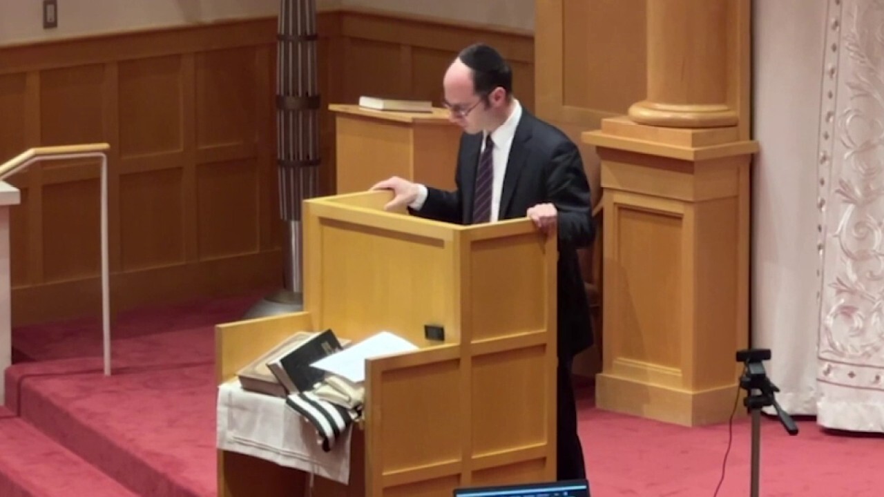 Boston Rabbi chokes up recounting finding out about brutal Hamas attack