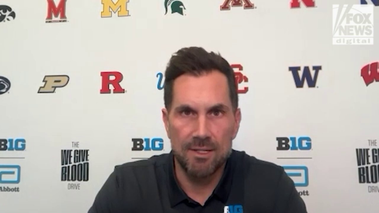 Ex-college football star Matt Leinart talks campaign with Abbott