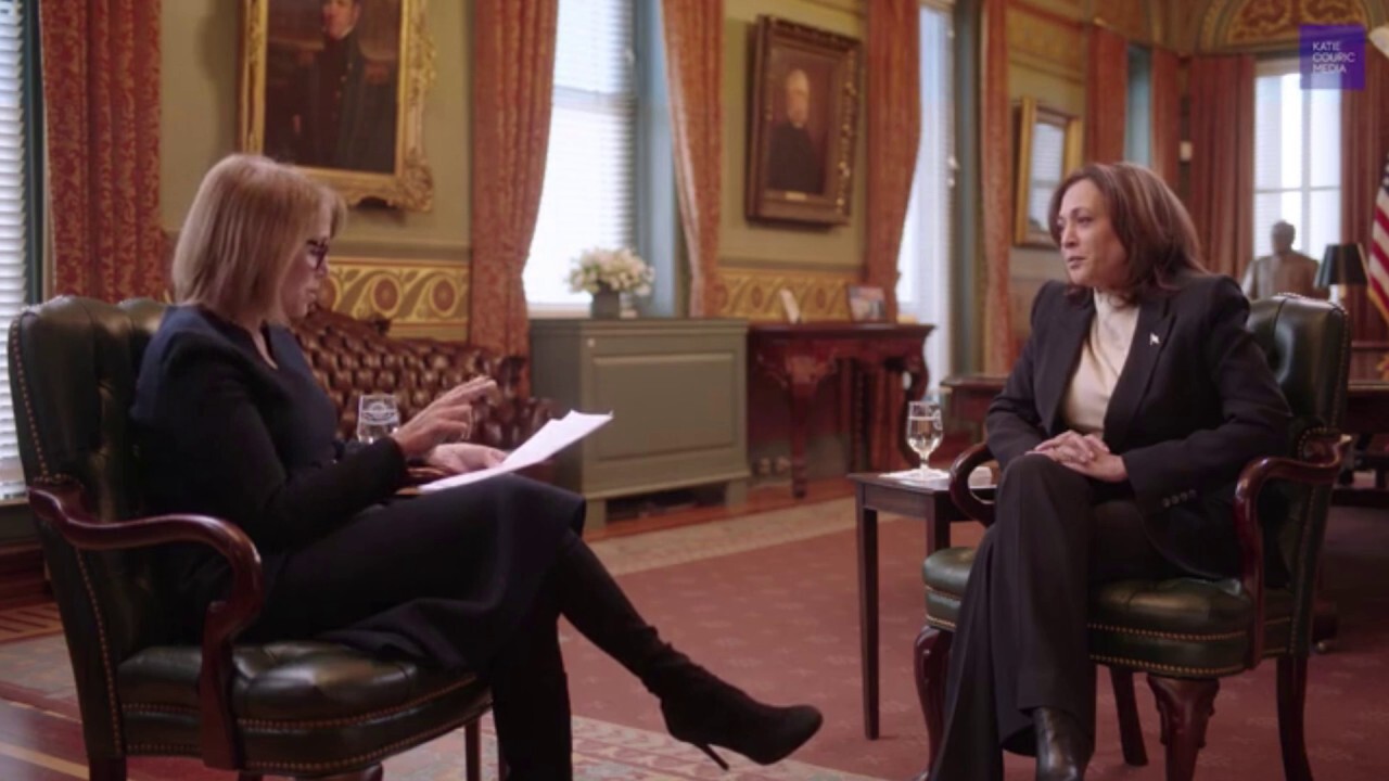 Кейти Курик седна за интервю с вицепрезидента Харис в сряда