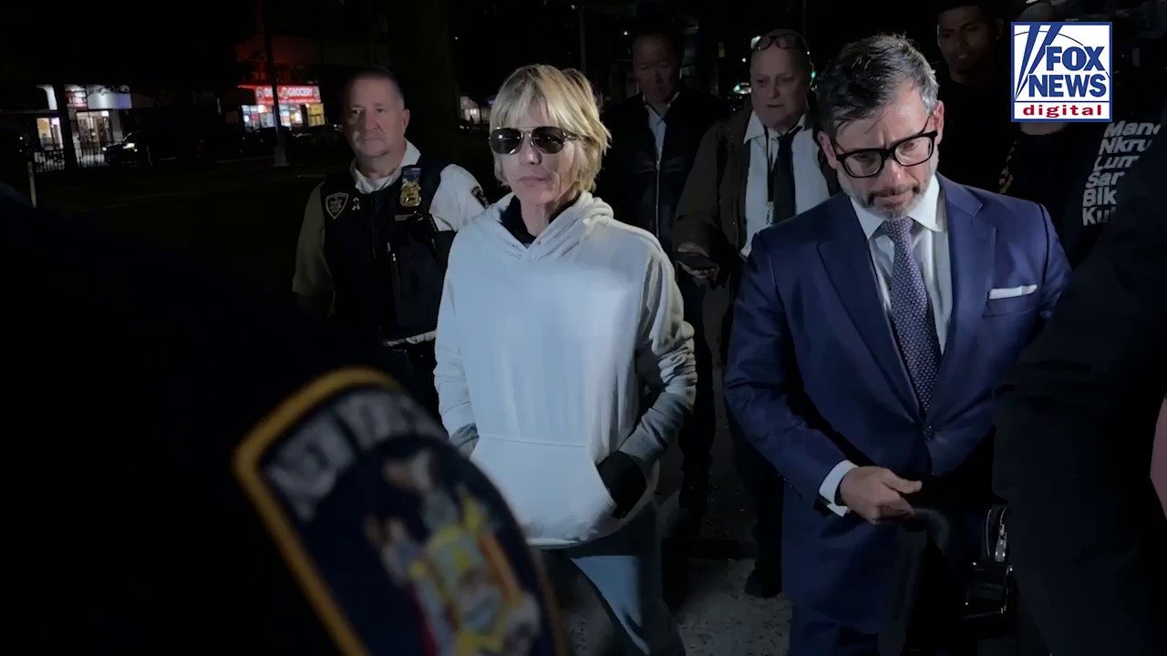 Selma Blair exits Queens Criminal Court