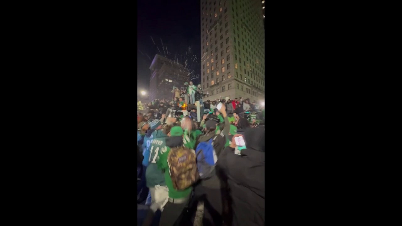 Eagles fans celebrate on Broad Street after team's NFC title win