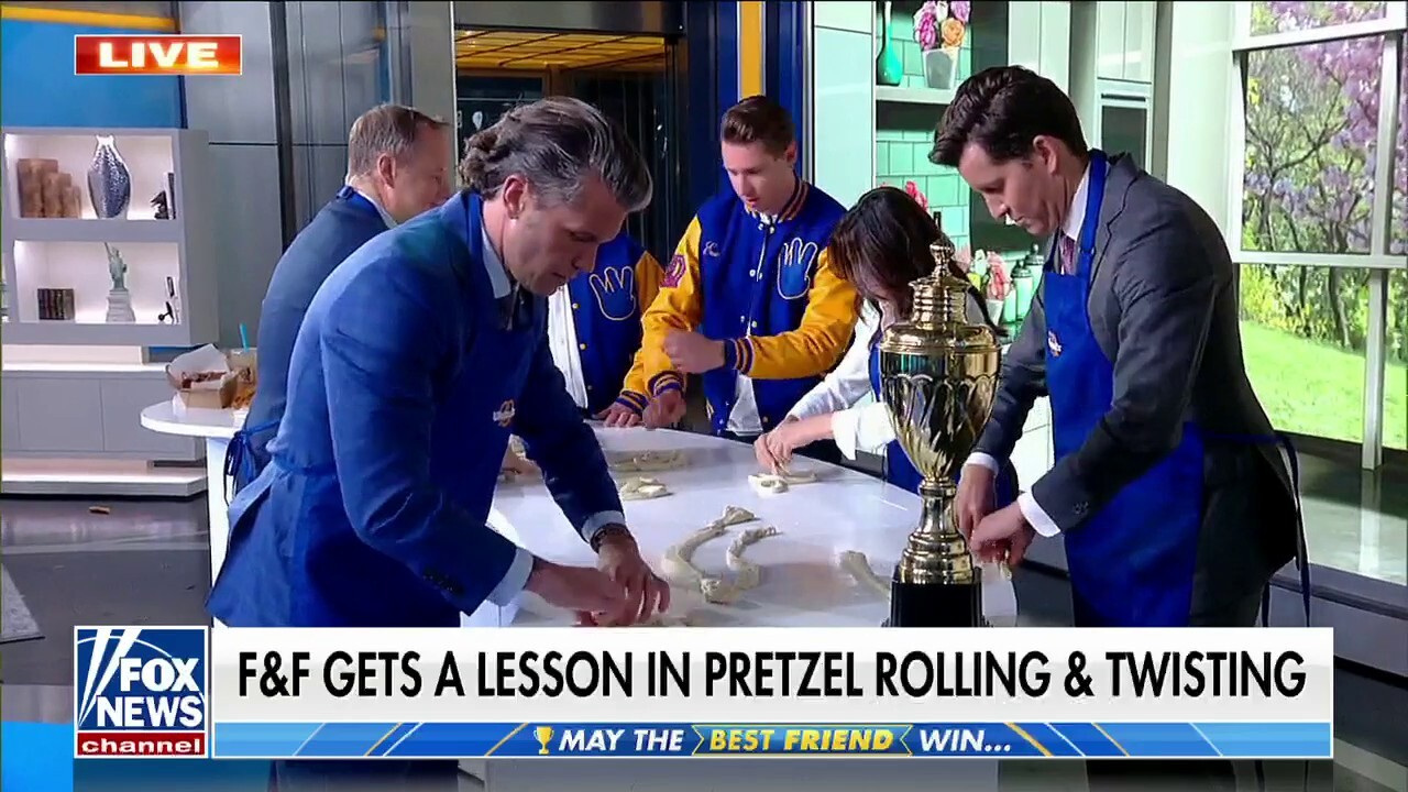 'Fox & Friends Weekend' hosts learn how to twist the perfect pretzel