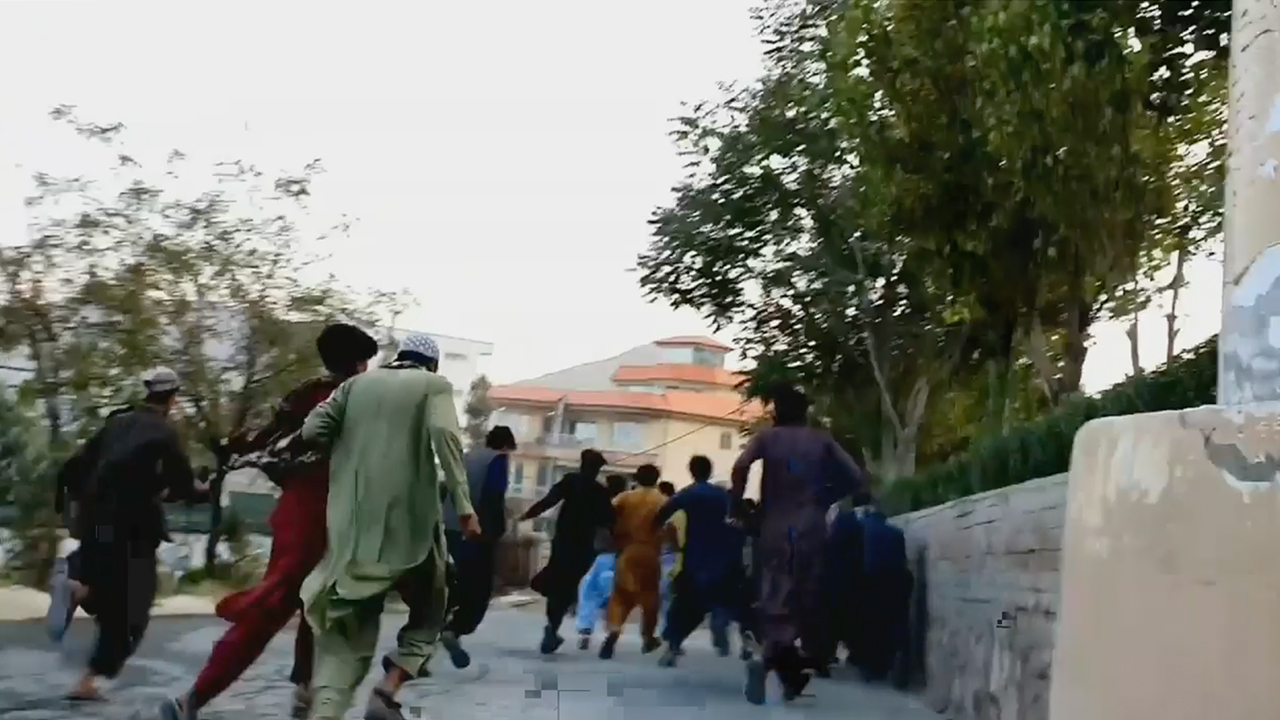 Taliban breaks up crowd of protesters with gunfire
