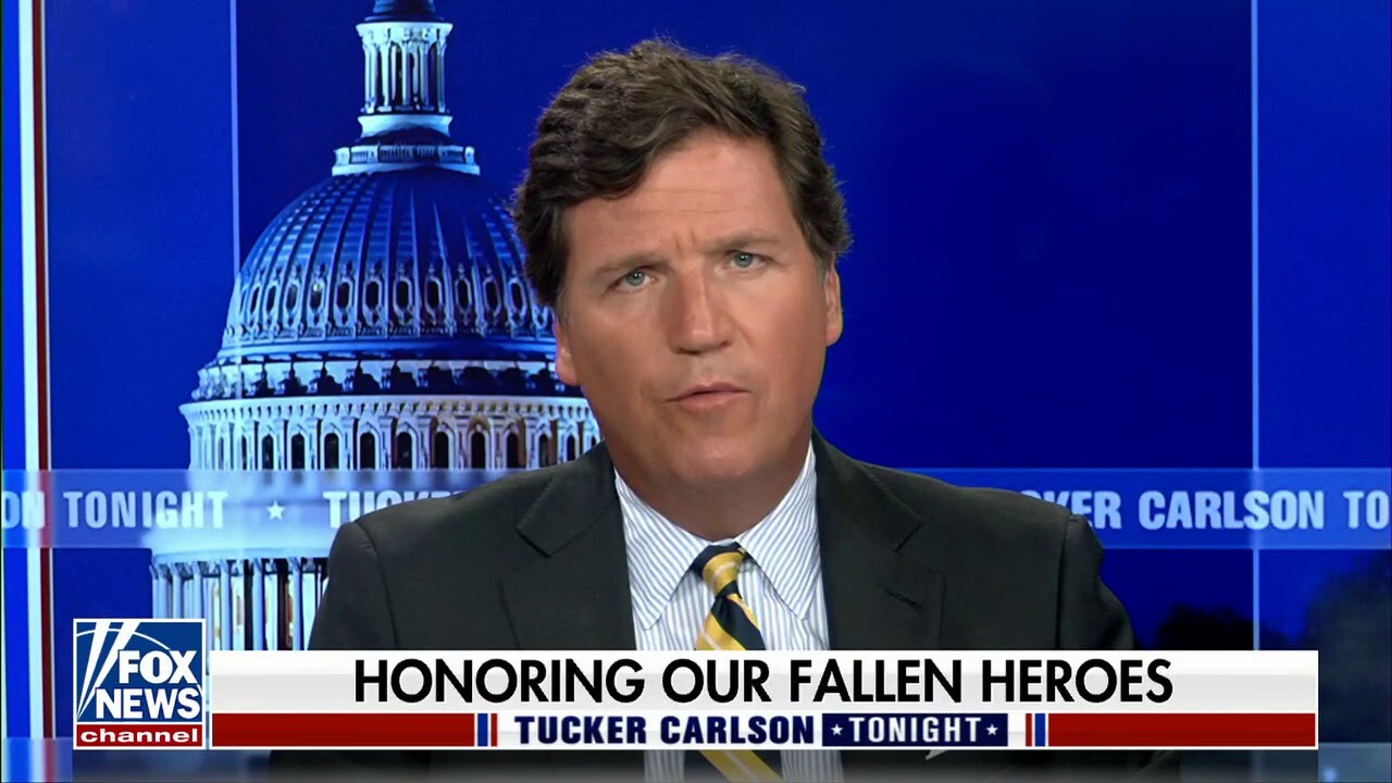 Tucker pays tribute to America's fallen heroes