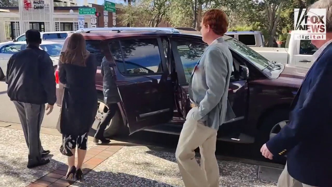 Buster Murdaugh leaves South Carolina courthouse 