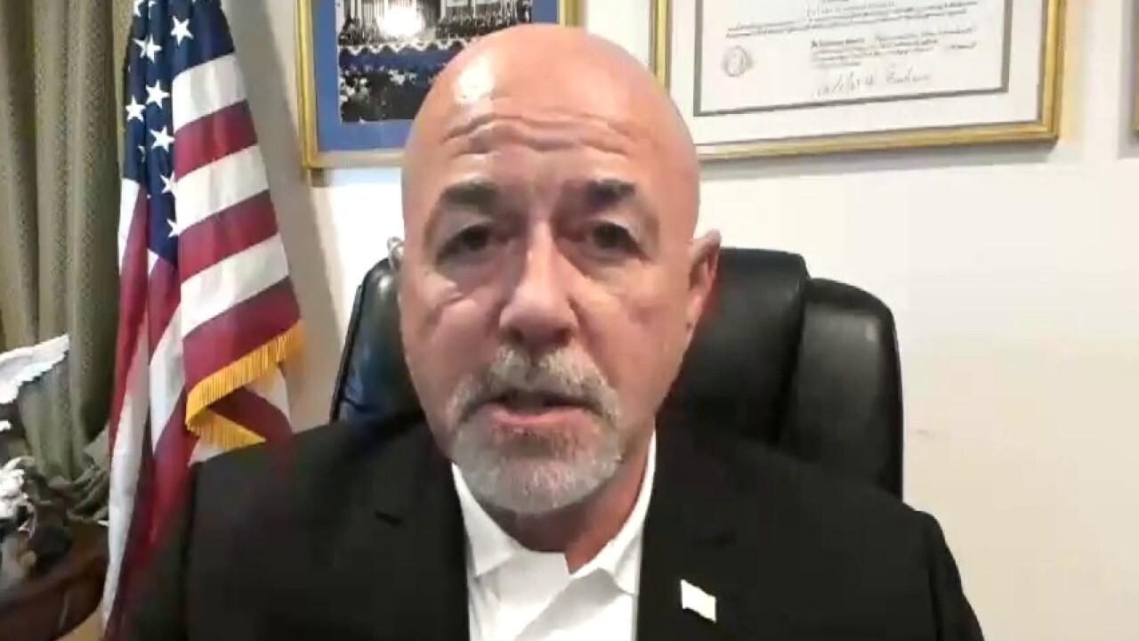 Bernie Kerik on lack of law enforcement outside White House: 'I have to believe it's intentional'