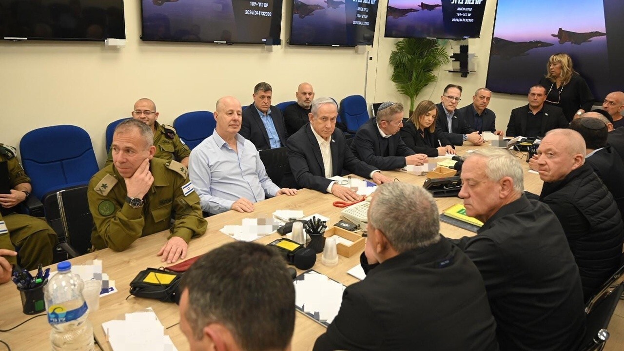 What's the significance of Netanyahu disbanding his war cabinet?