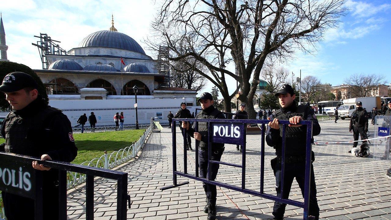 Deadly suicide blast targets tourist area in Istanbul