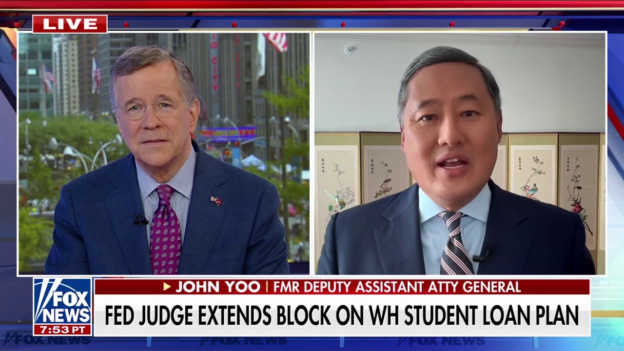  John Yoo