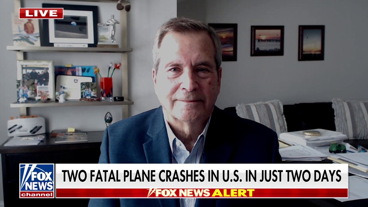 Former pilot breaks down possible causes of Philadelphia plane crash