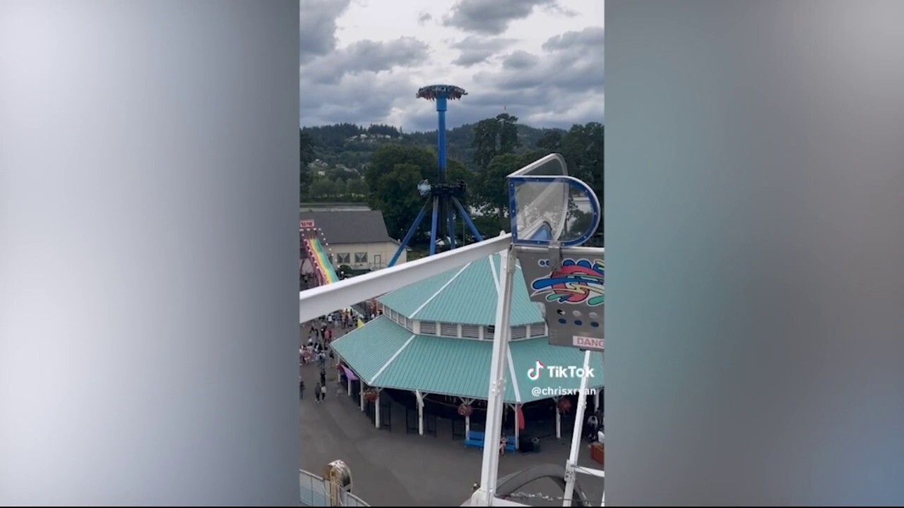 Oregon theme park riders stuck upside down