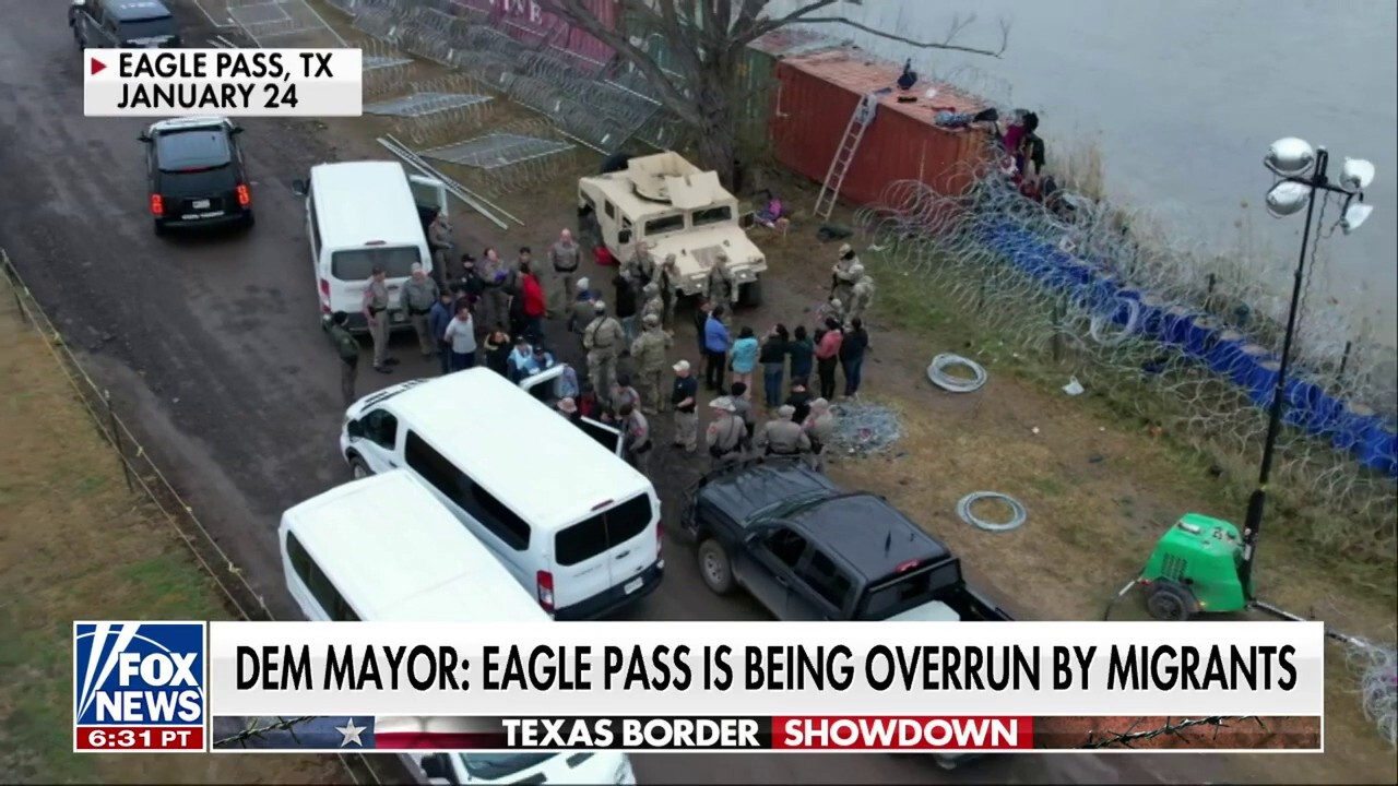 Eagle Pass, Texas overrun by migrants, Dem mayor says
