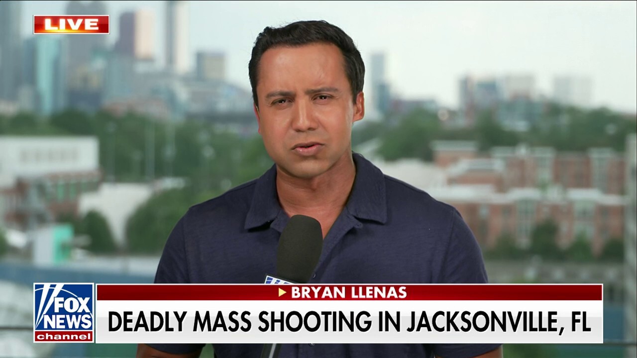 4 people dead including suspect in Jacksonville mass shooting: Bryan Llenas