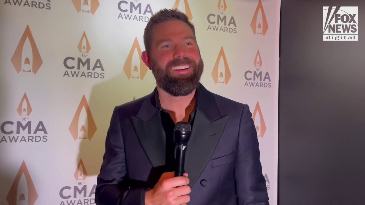 Jordan Davis wins 'Song of the Year' at the 2022 CMAs: 'That's Nuts'