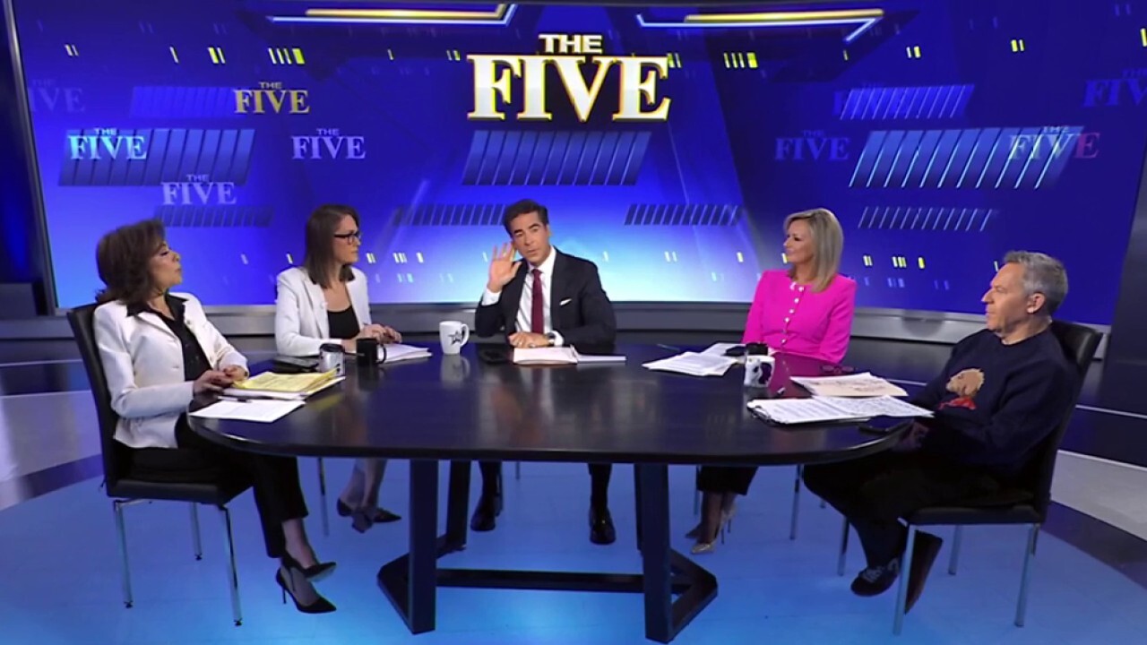 'The Five' co-hosts discuss former President Clinton reacting to the 2024 presidential election and saying a Republican woman is more likely to win a presidency.