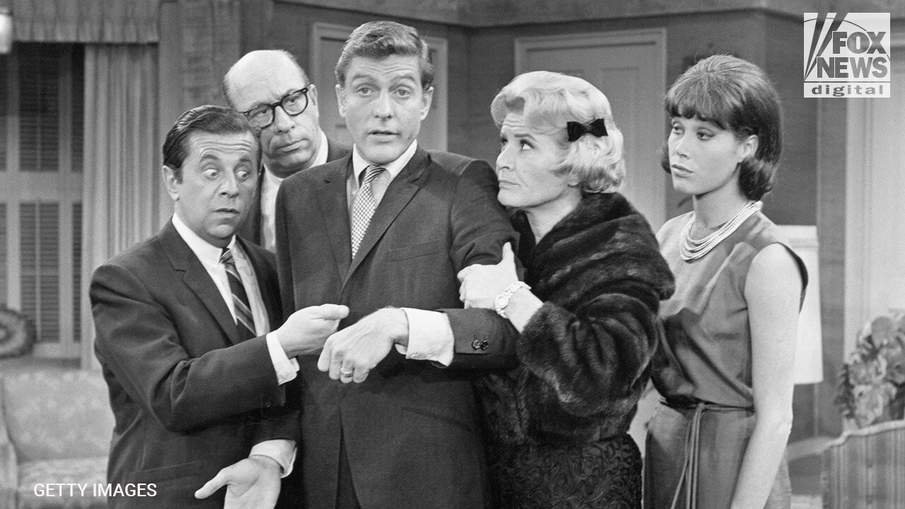 'Dick Van Dyke Show' star 'never became close' with Mary Tyler Moore