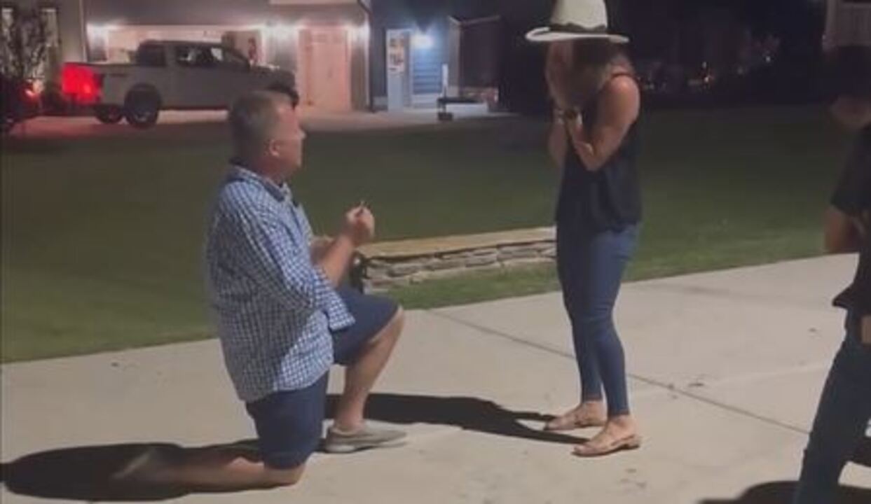 North Carolina man proposes after home burns down