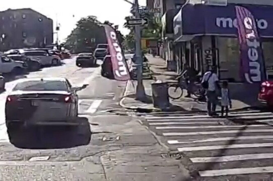 Video shows New York City dad fatally shot while crossing street with daughter