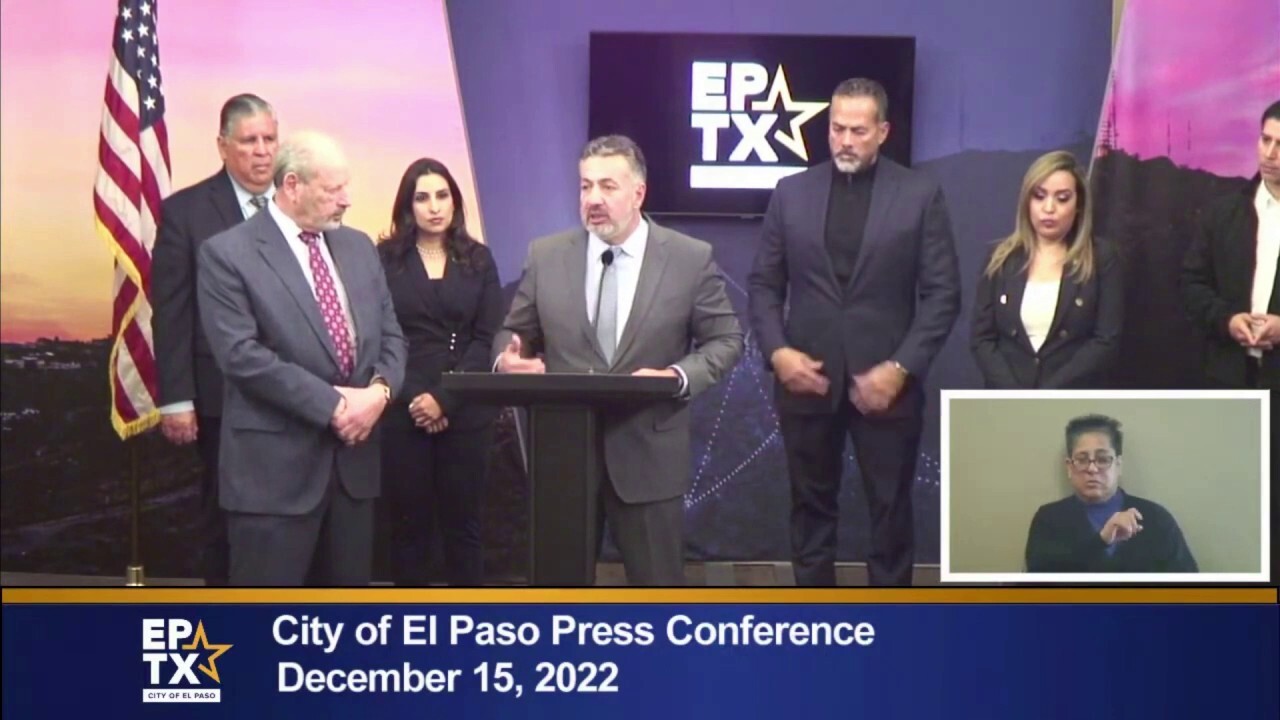 El Paso, Texas mayor Oscar Leeser wraps up press conference and picks up microphone to leave