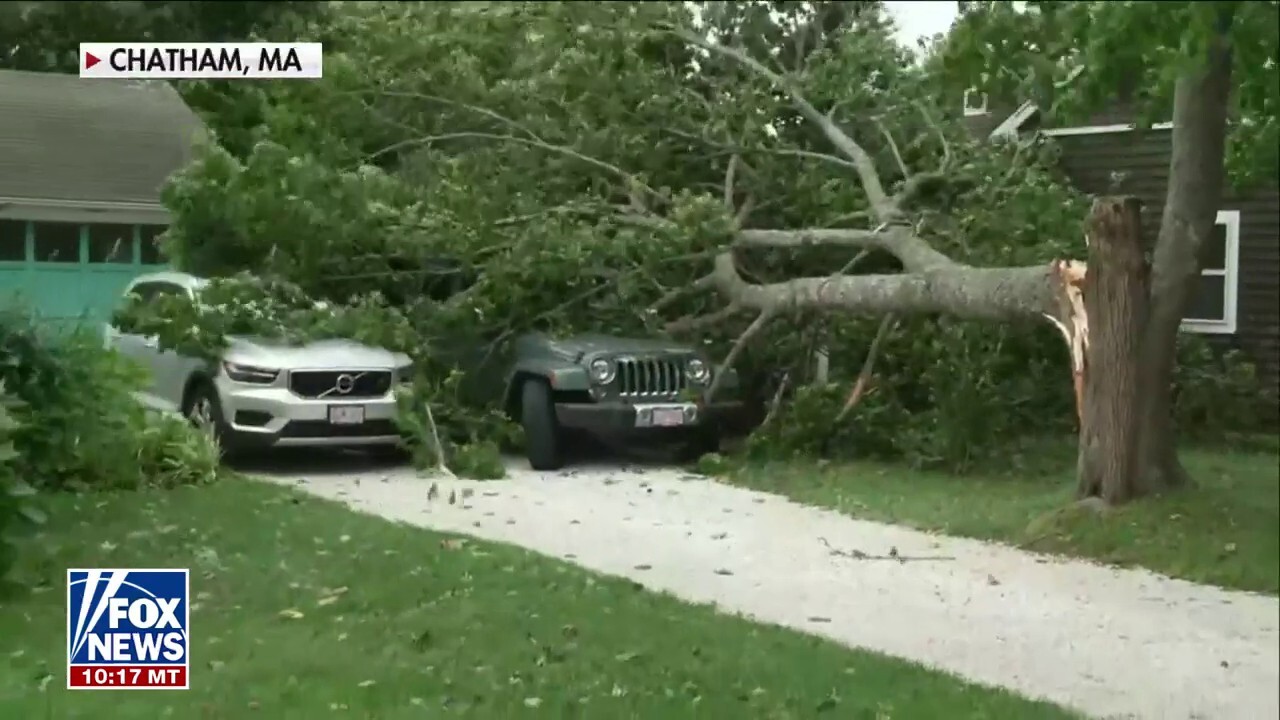 New England battered by post-tropical cyclone Lee