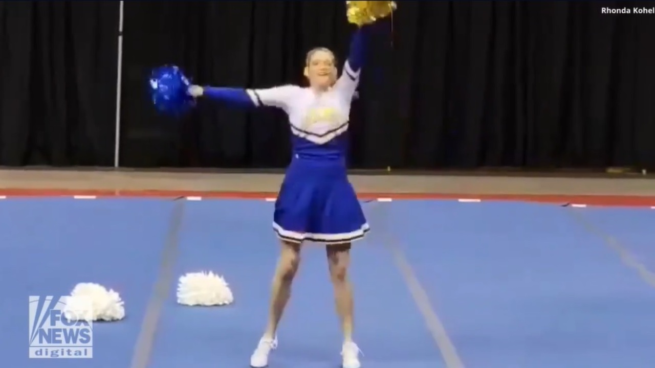 Nebraska cheerleader competes alone at state championship after squad backs out