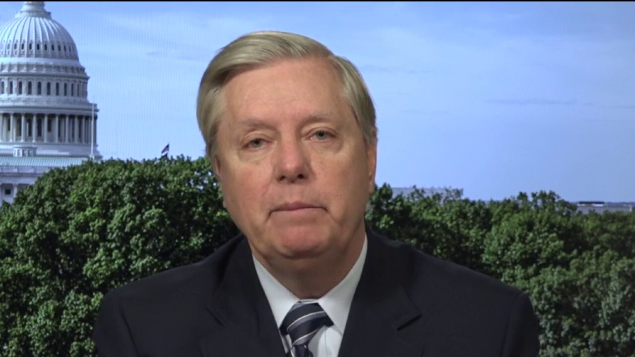 Lindsey Graham: 'Outrageous' Obama officials were spying on Flynn
