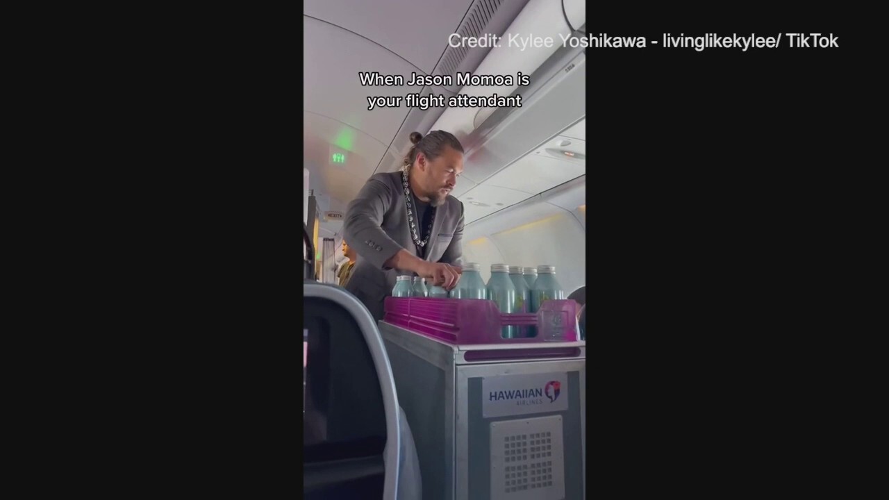 "Aquaman" star acts as flight attendant on Hawaiian Airlines flight