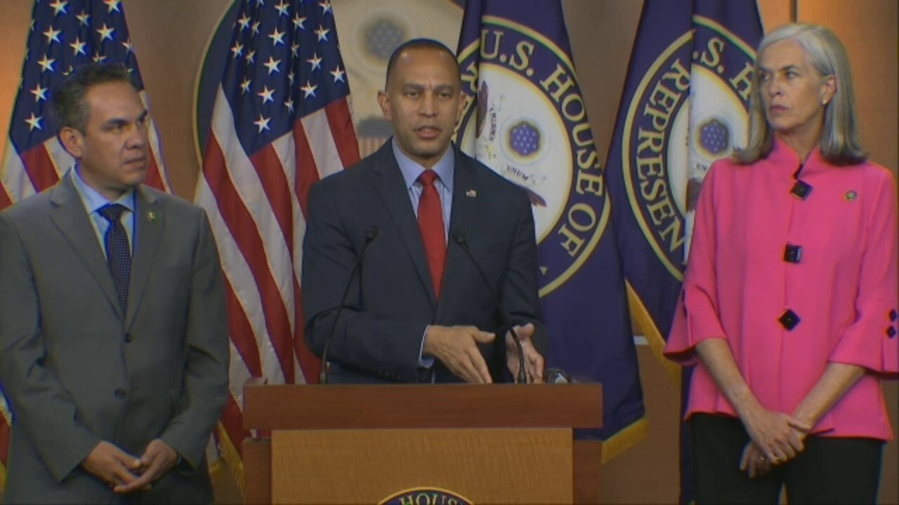 Rep. Jeffries floats plan to skirt McCarthy in shutdown fight