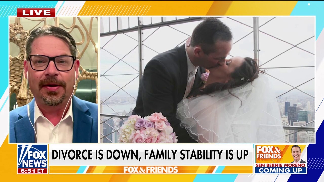Marriage makes a comeback in the US as divorce rate plummets