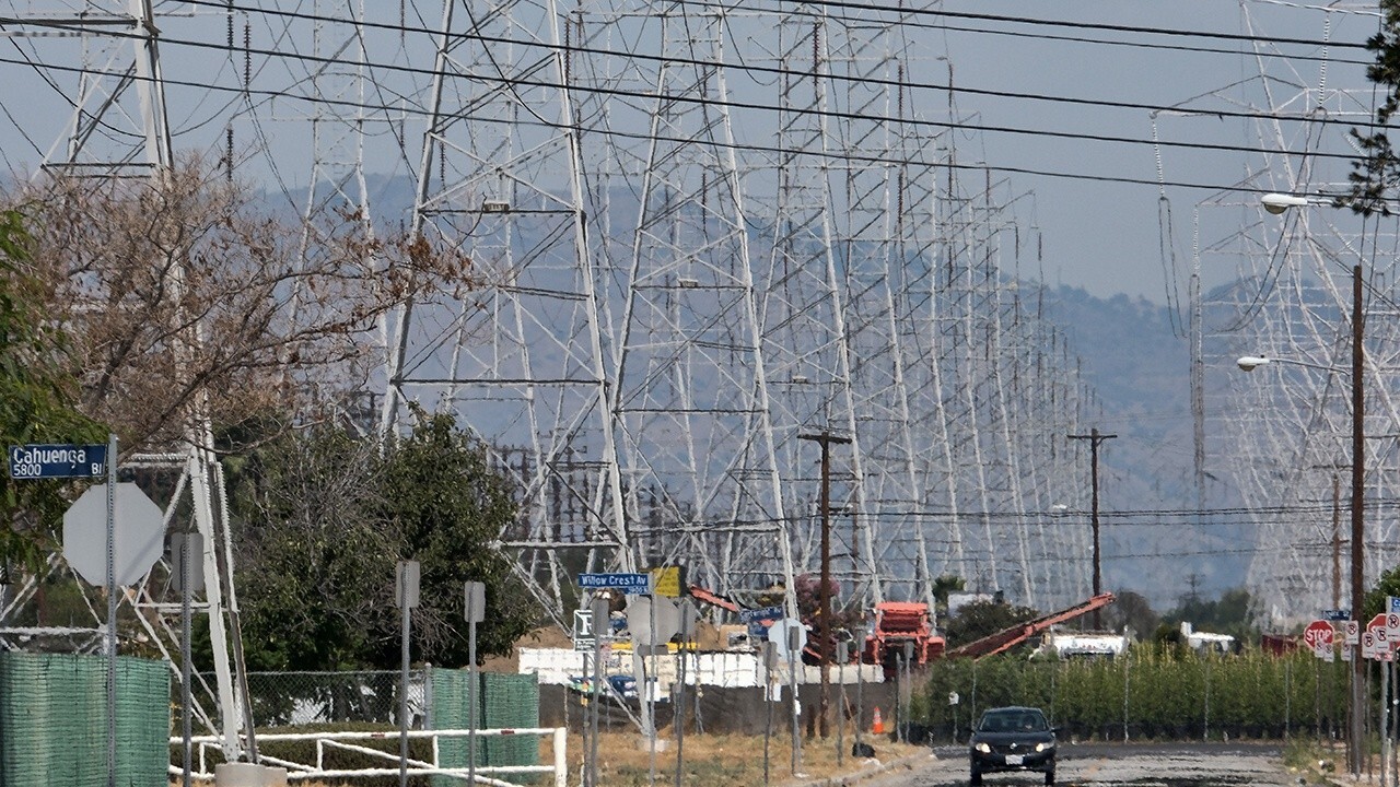 California heat wave leads to rolling blackouts