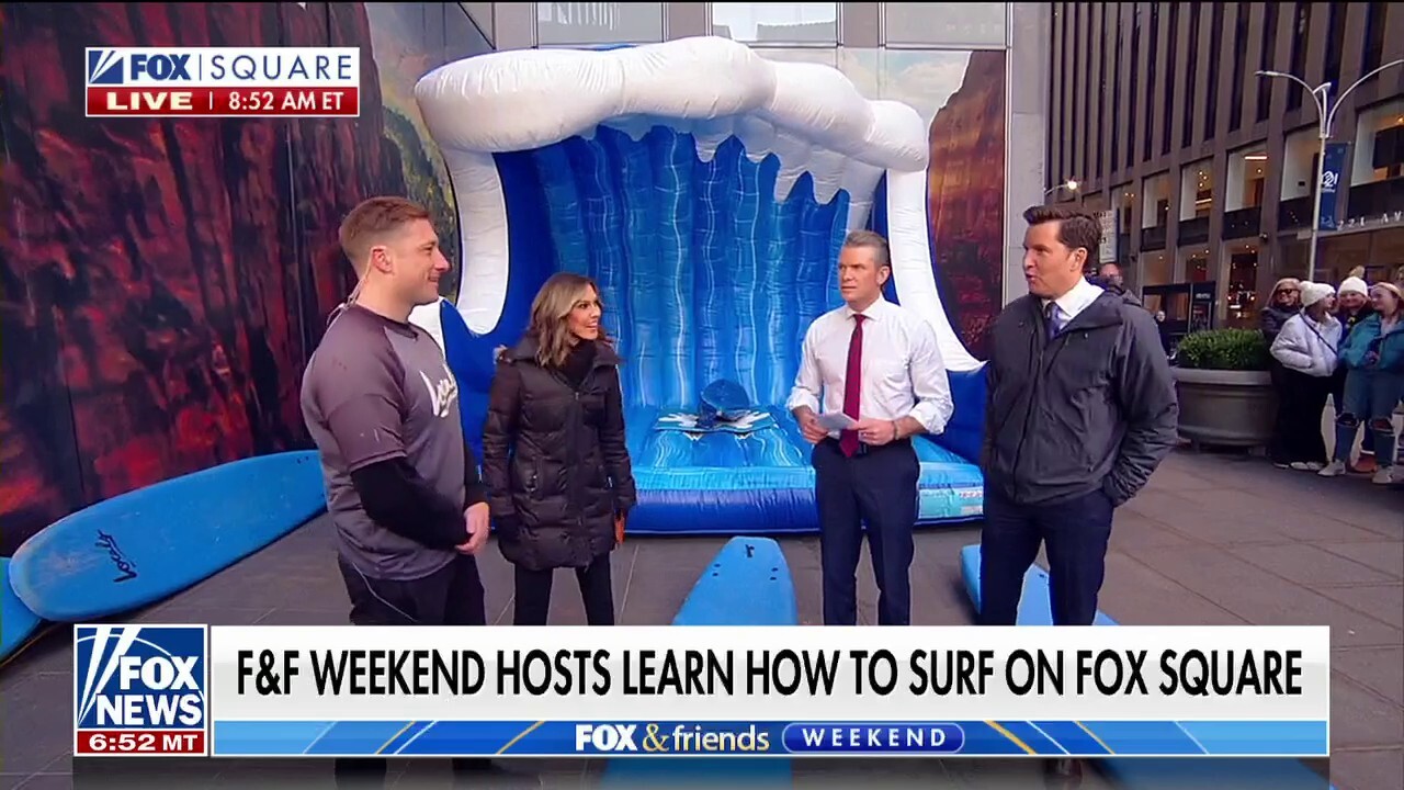 'Fox & Friends Weekend' co-hosts learn to surf on FOX Square