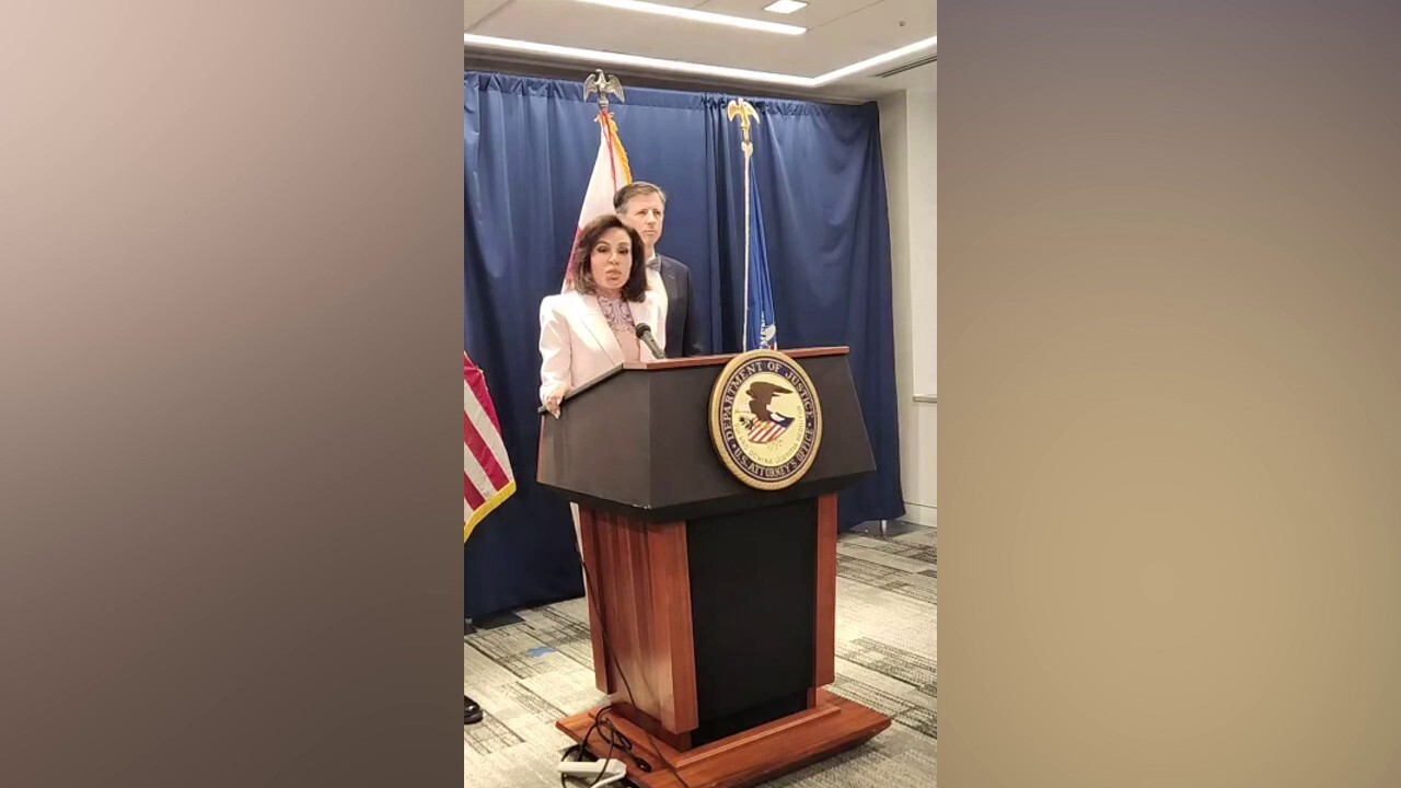 Ex-Voice of America служител, за който се твърди, че е заплашил да убие Marjorie Taylor Greene и нейното семейство 