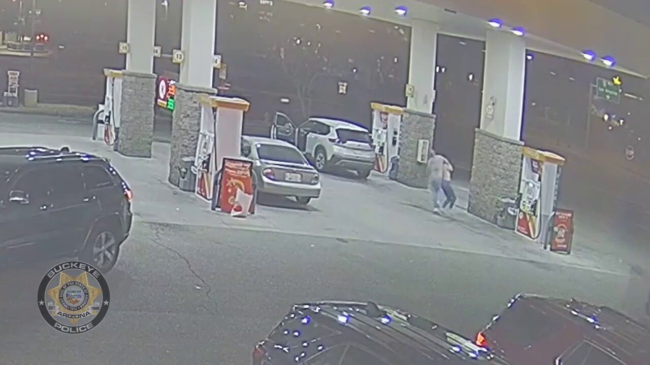 „Очевидно нападение и отвличане“, заснети от камера на бензиностанция в Аризона: полиция