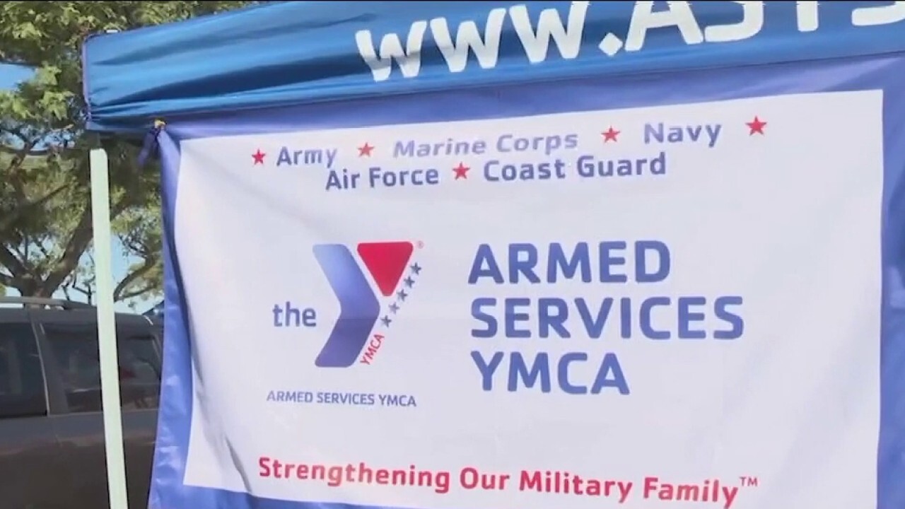 Military members combat hunger within the community