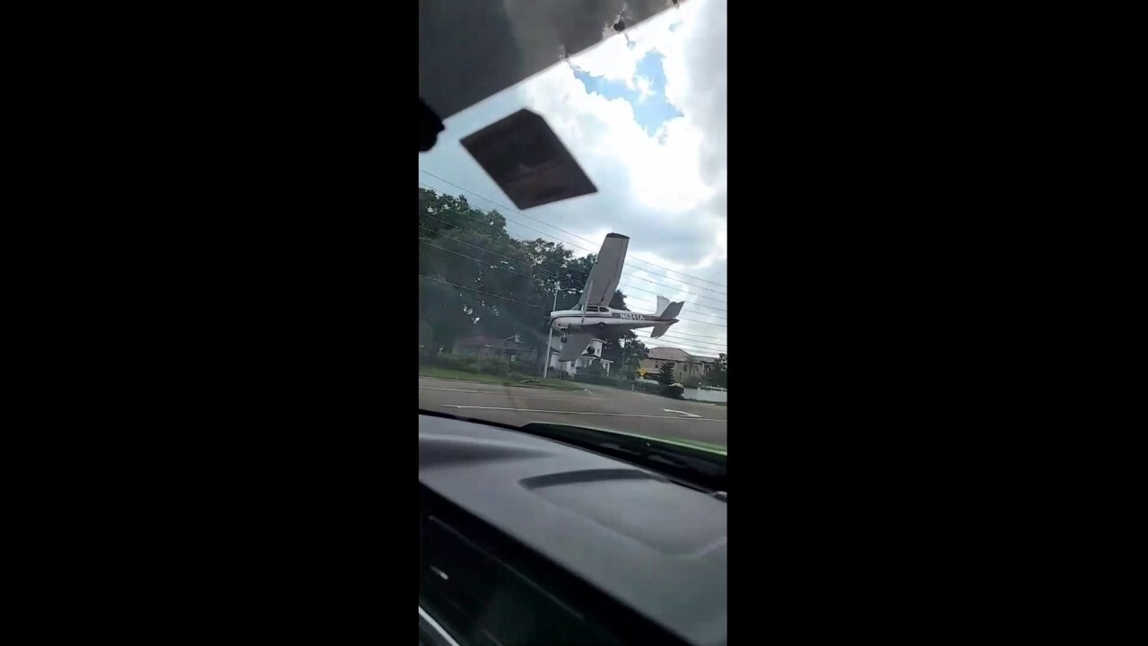 Plane crashes onto Orlando Road