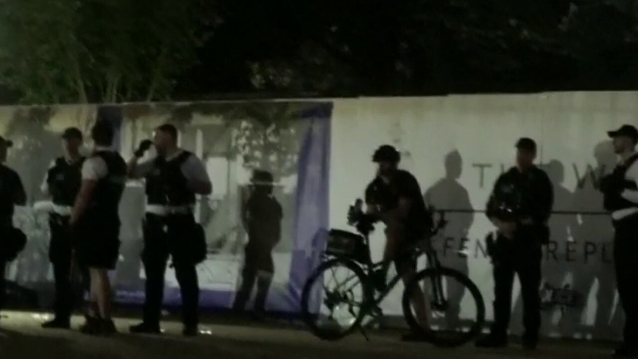 Authorities look to enforce curfew, disperse crowds in Minneapolis	