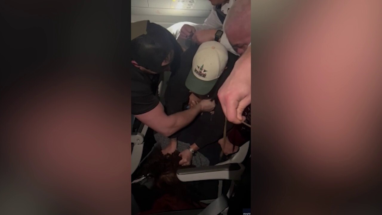 Frontier passenger tackled after allegedly banging window mid-flight