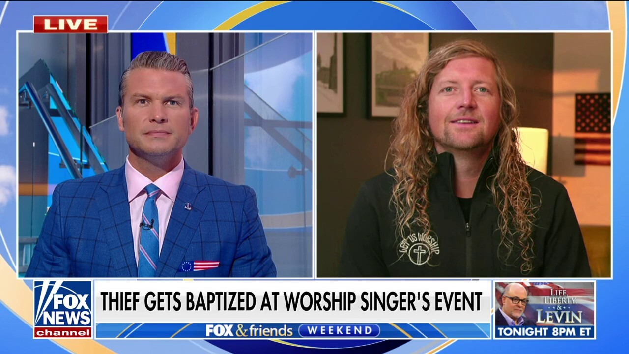Addict who stole guitar finds God, gets baptized at worship singer’s event