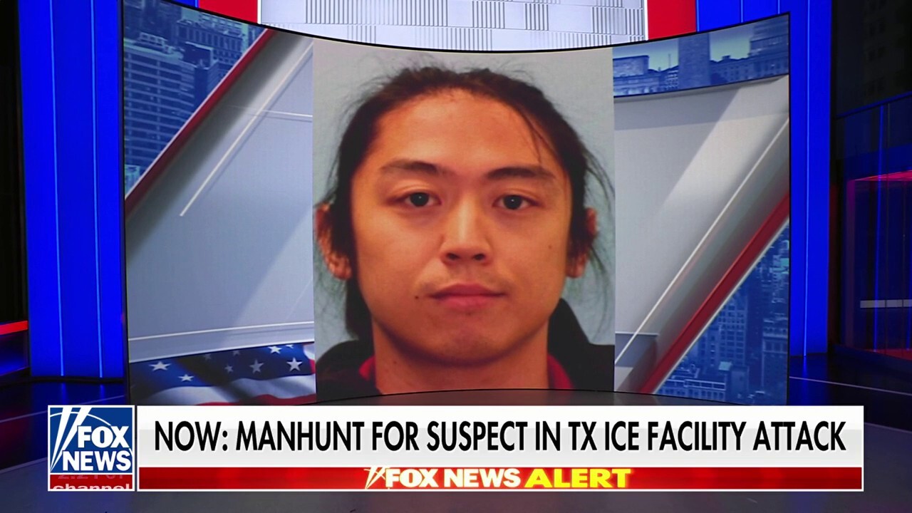 Manhunt underway for suspect in Texas ICE ambush