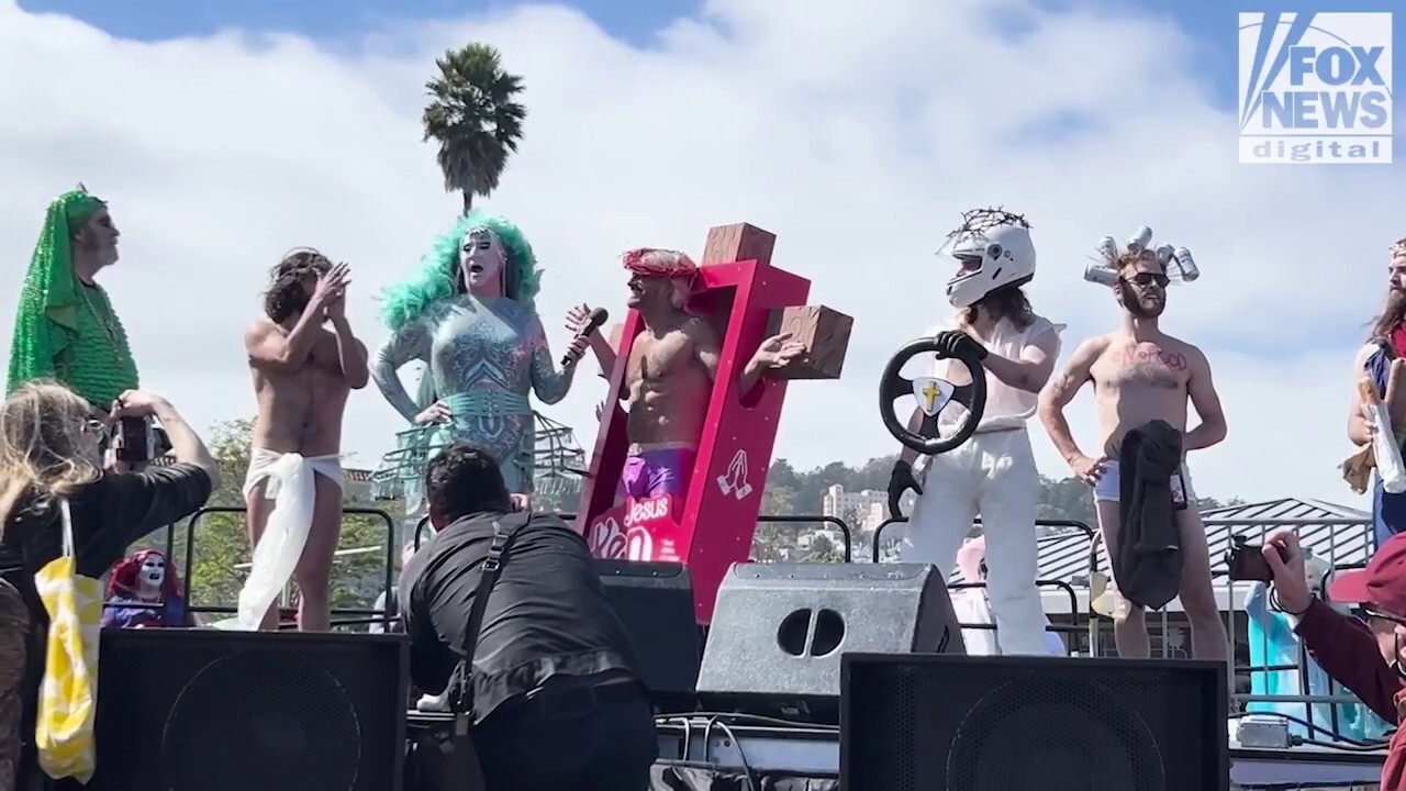 ЛГБТК+ група проведе конкурс за костюми Hunky Jesus“ и Foxy