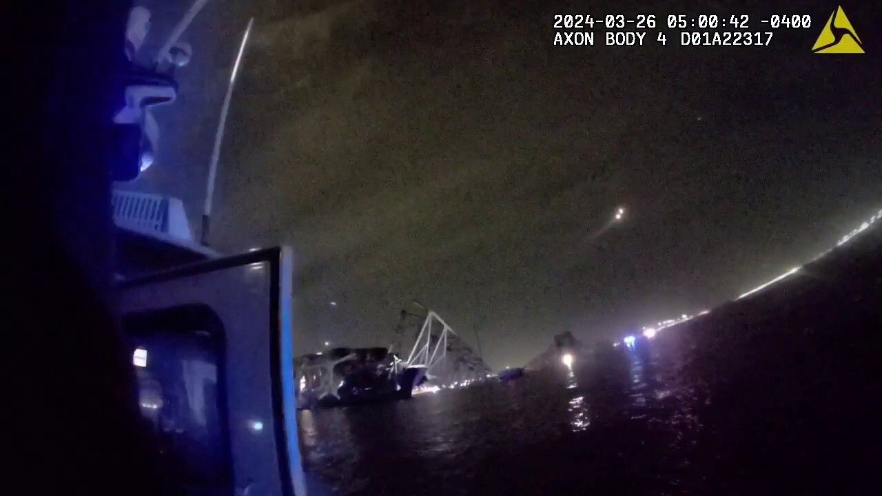 Срутването на моста Baltimore Key Bridge: Видео с бодикамера заснема объркването на правоохранителните органи в моменти след бедствието