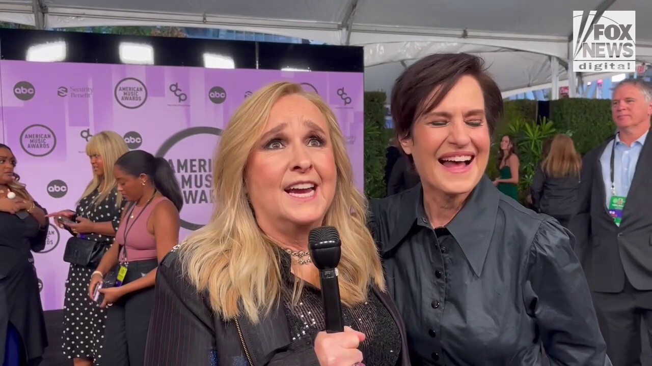 Melissa Etheridge reveals what song she likes to sing in the shower