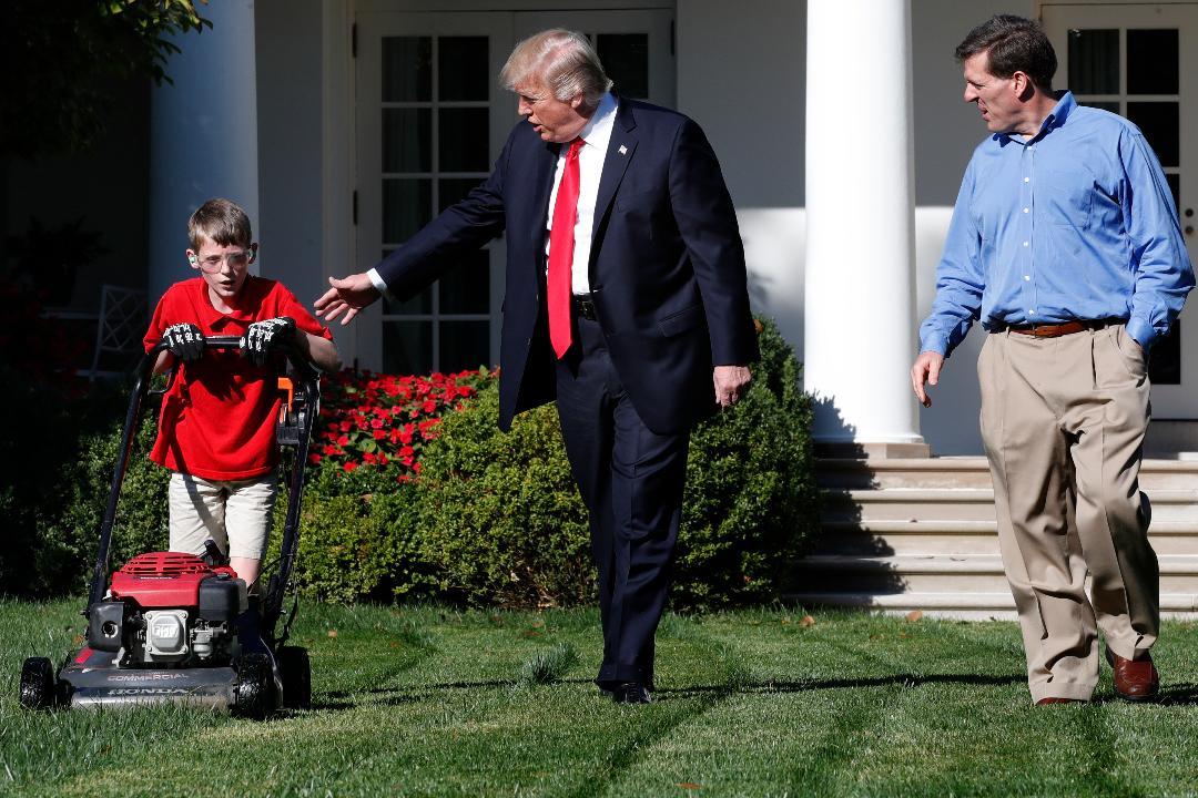 11-year-old mows White House lawn with Trump: Must-see video