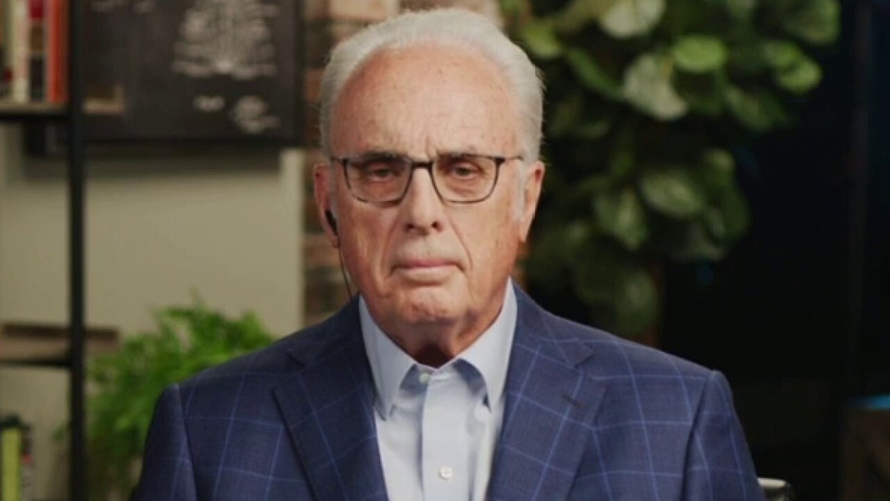 Pastor John MacArthur defies California's COVID restriction against indoor services