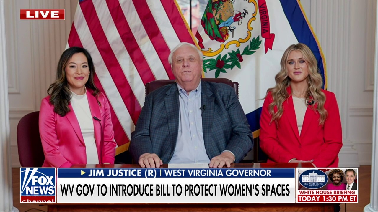 Губернаторът на Западна Вирджиния Джим Джъстис обещава да подпише законодателство, защитаващо пространствата на жените: „Ще го подпиша с голяма гордост“