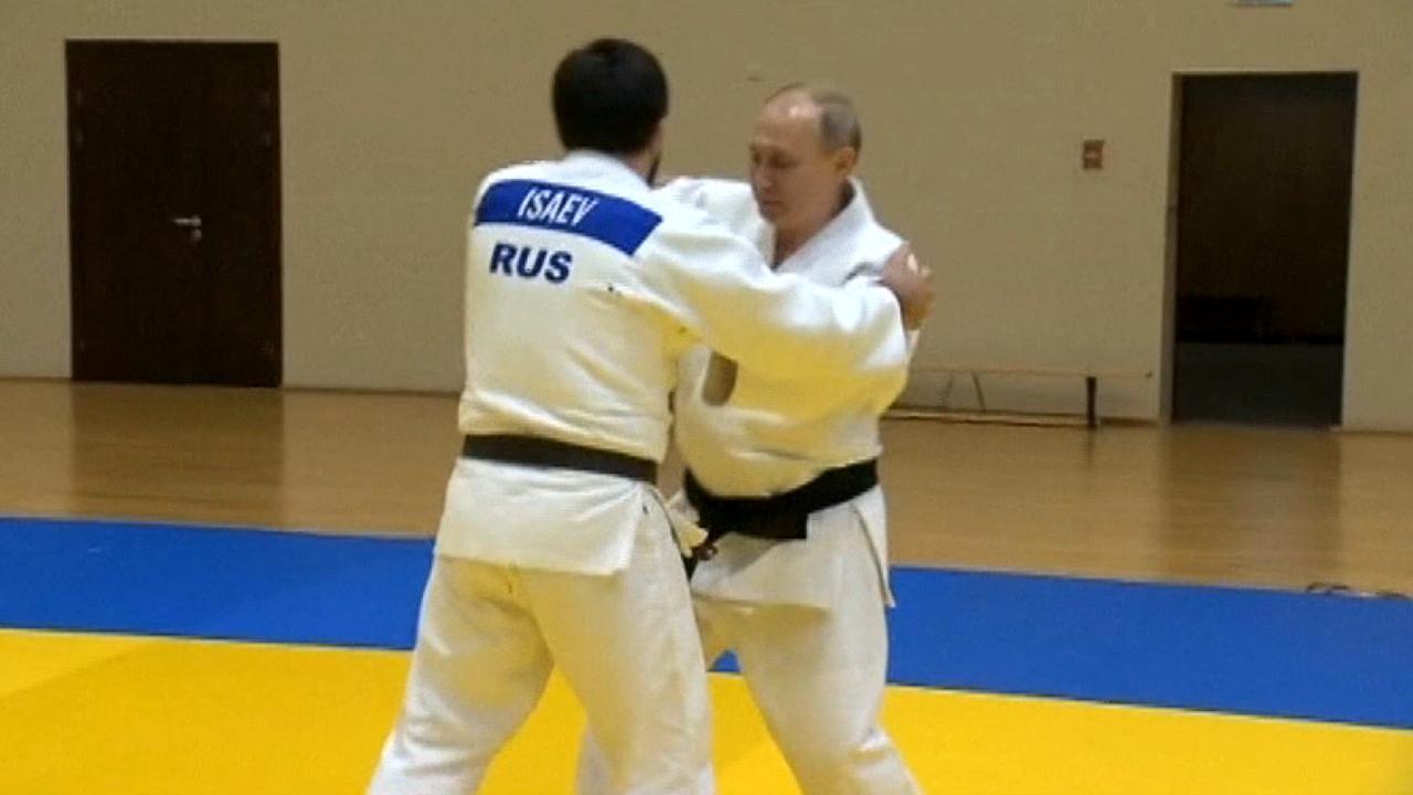 Putin trains with Russian judo champions