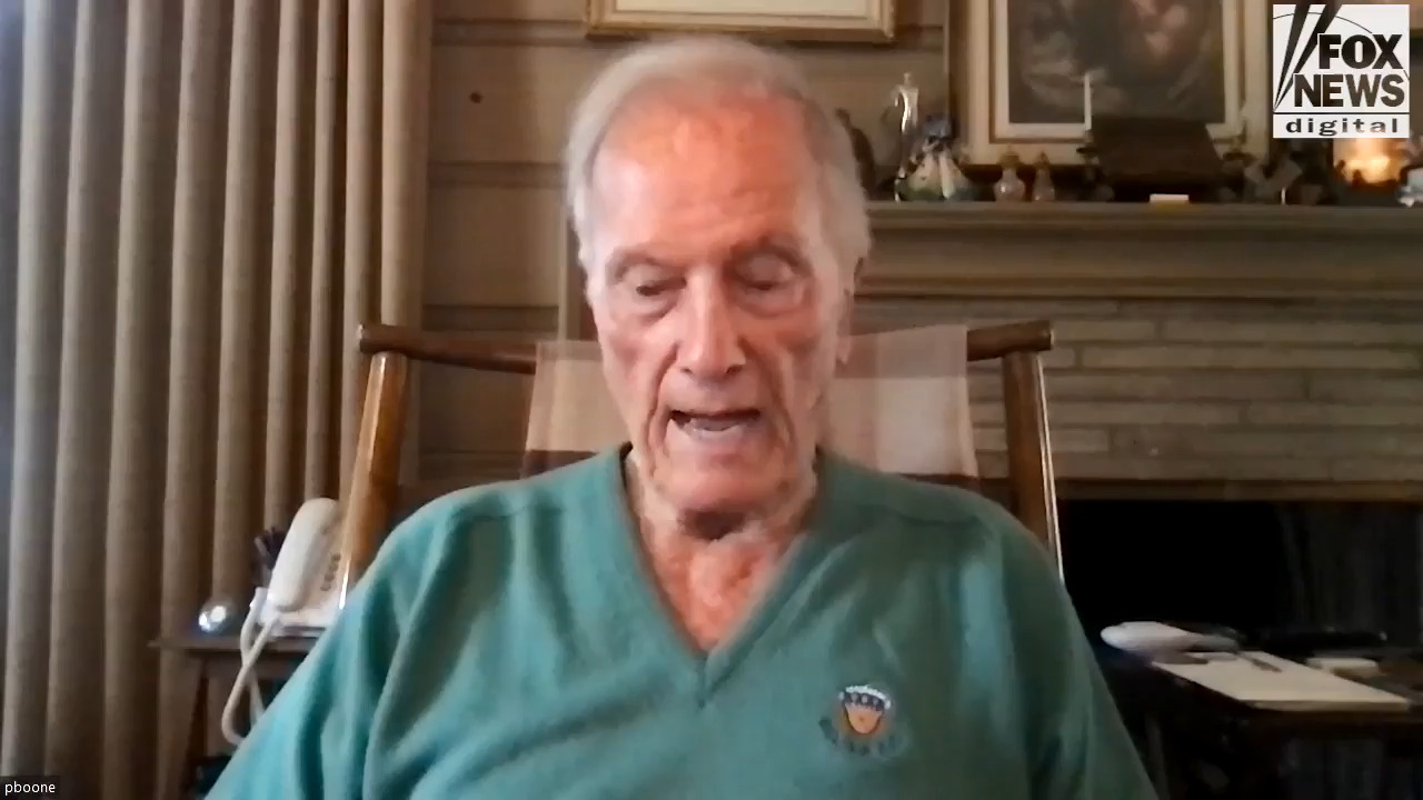 Pat Boone shares the ‘little bone’ he had to pick with Elton John