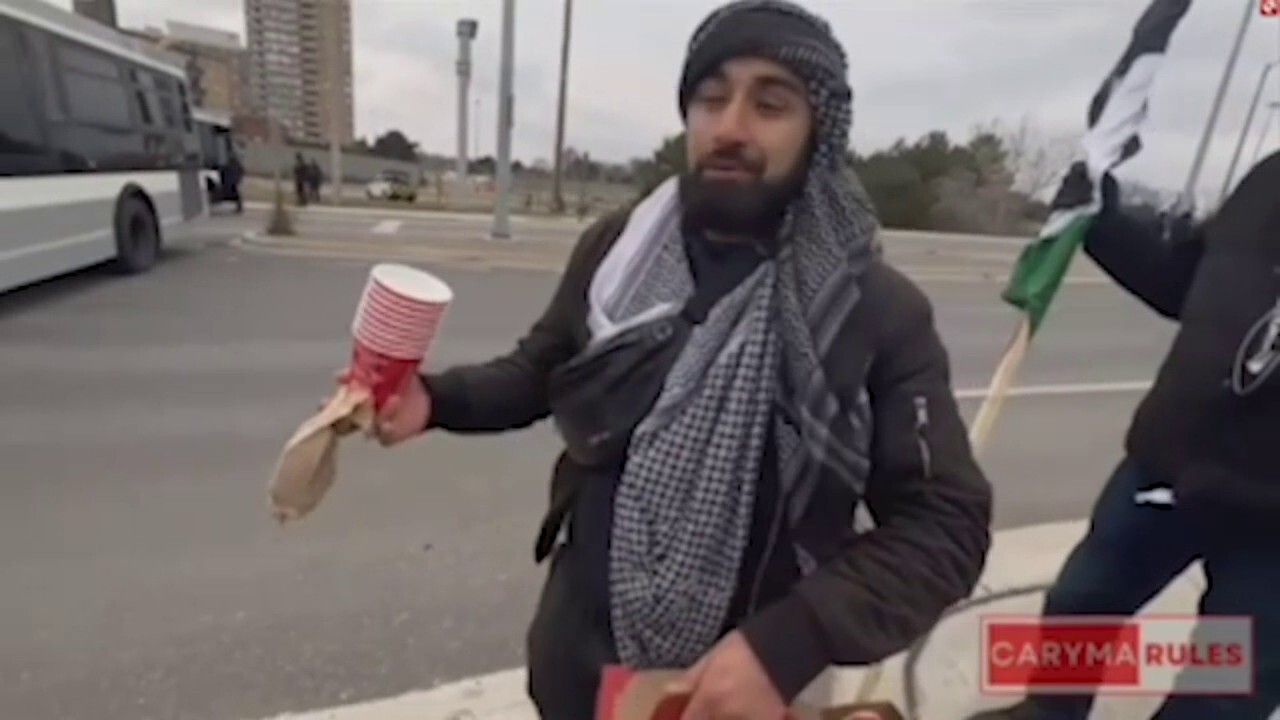 Canadian police seen delivering coffee to pro-Palestinian protesters