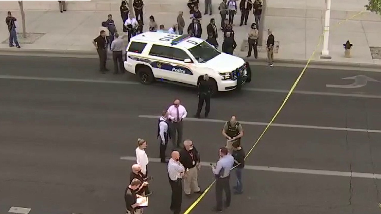 Federal officer shot in drive-by shooting in Phoenix: report      