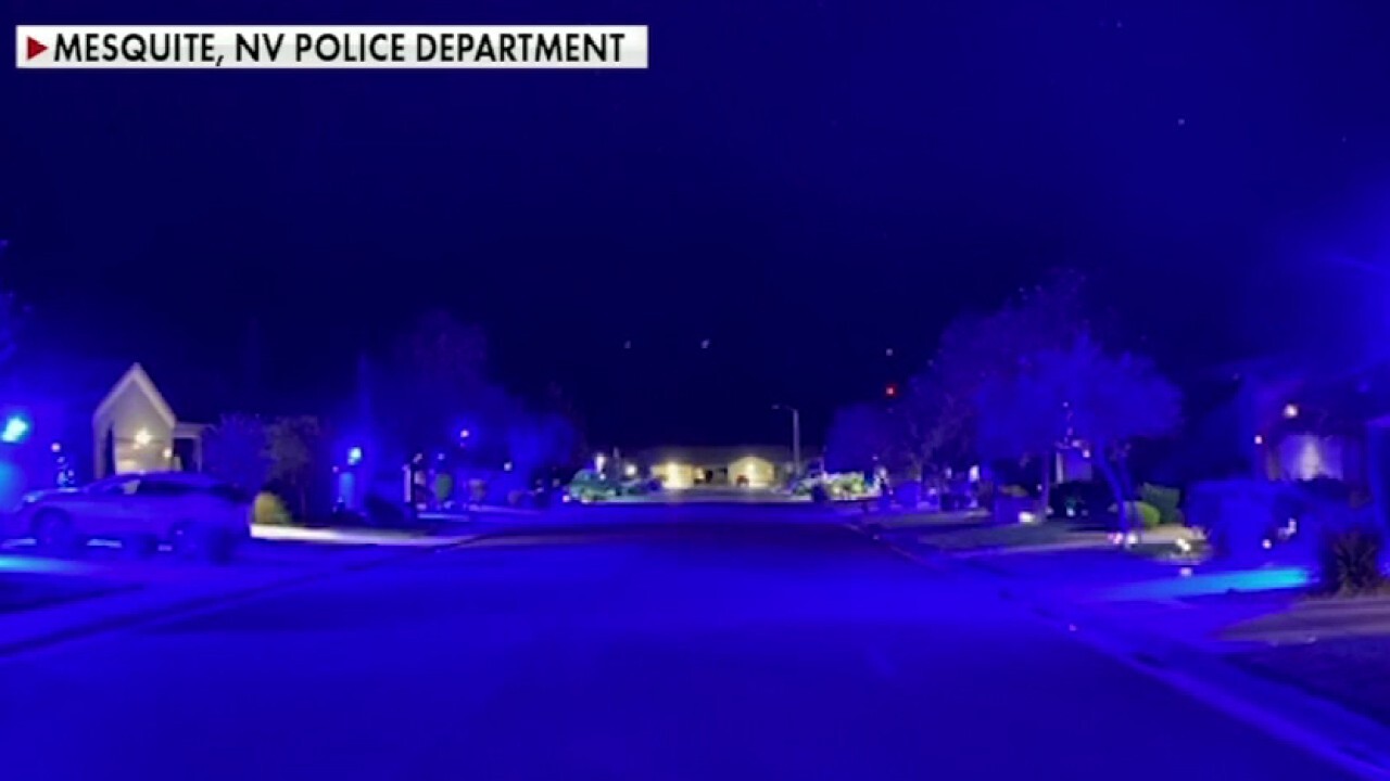 Nevada neighborhood lights up blue to show police support